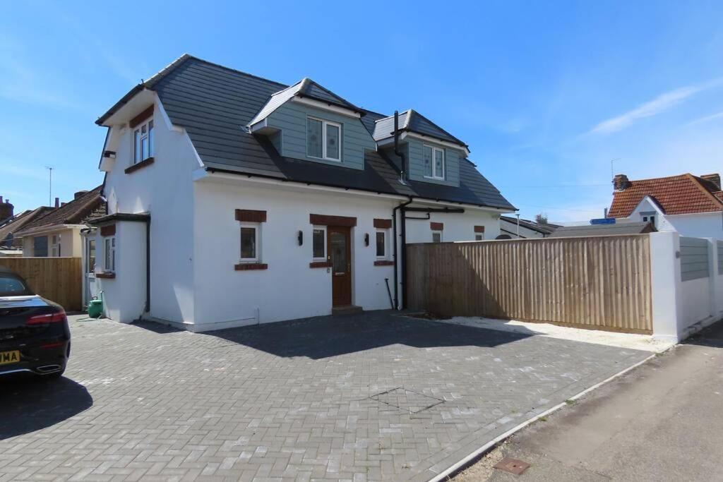 3 Bedroom Detached Beach House Poole Exterior photo